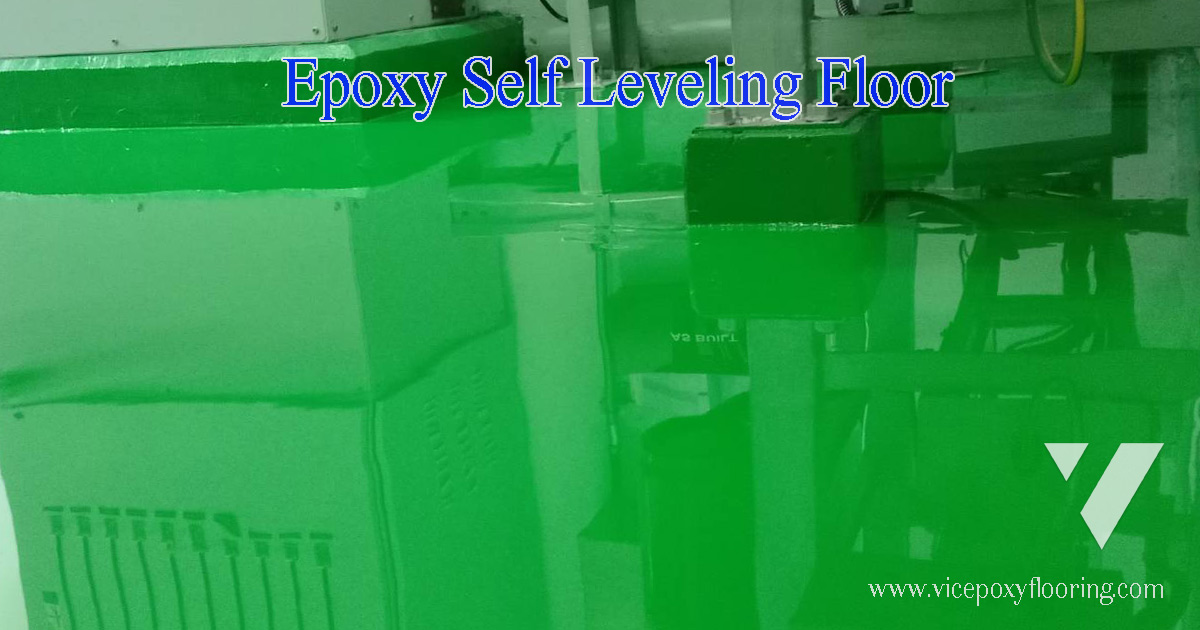 พื้น Epoxy Self-Leveling สีเขียวผิวเงาไร้รอยต่อในโรงงาน สะท้อนเงาเครื่องจักรและโครงสร้างด้านบนได้ชัด